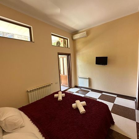 Royal Plus Hotel Yerevan Exterior photo