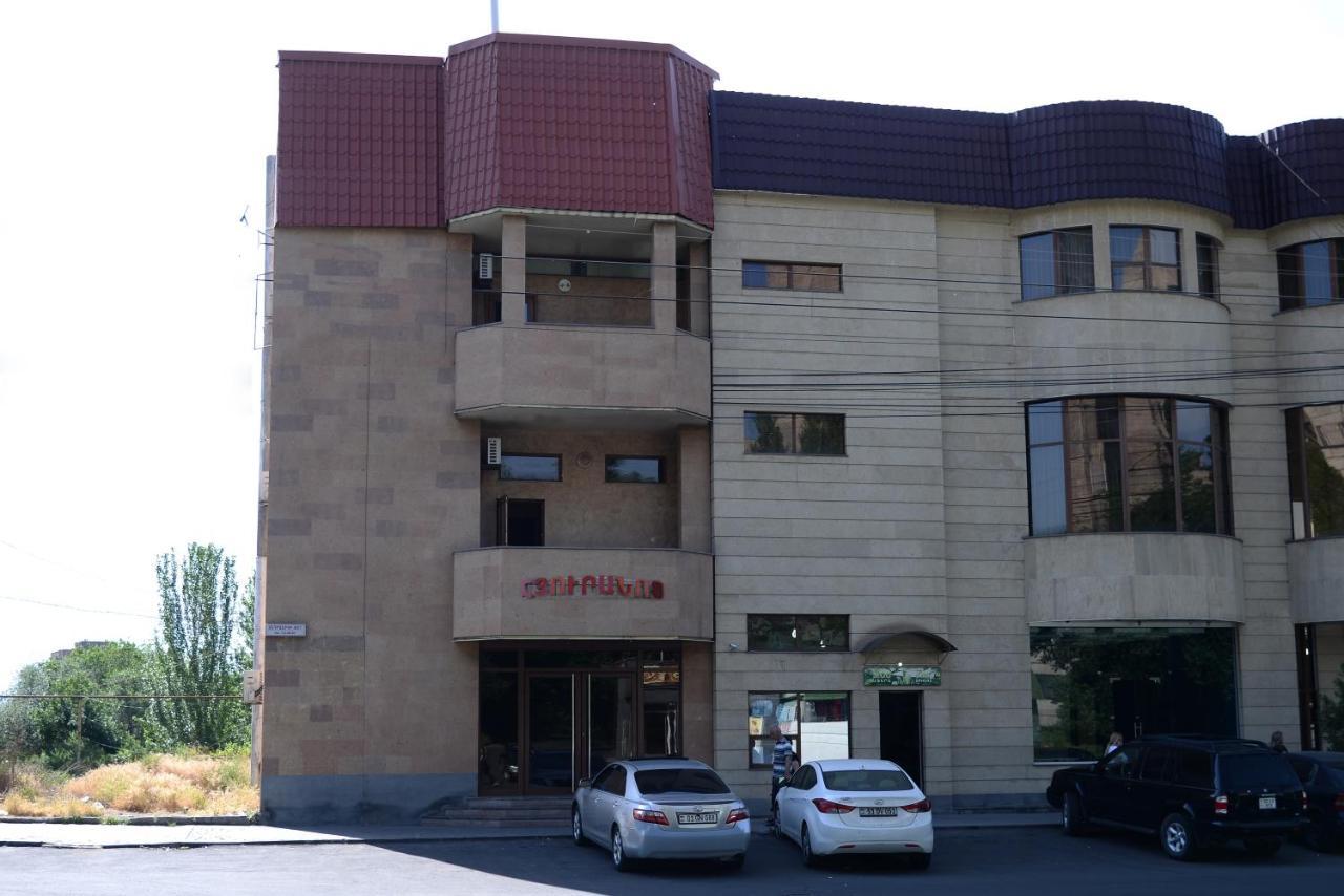 Royal Plus Hotel Yerevan Exterior photo