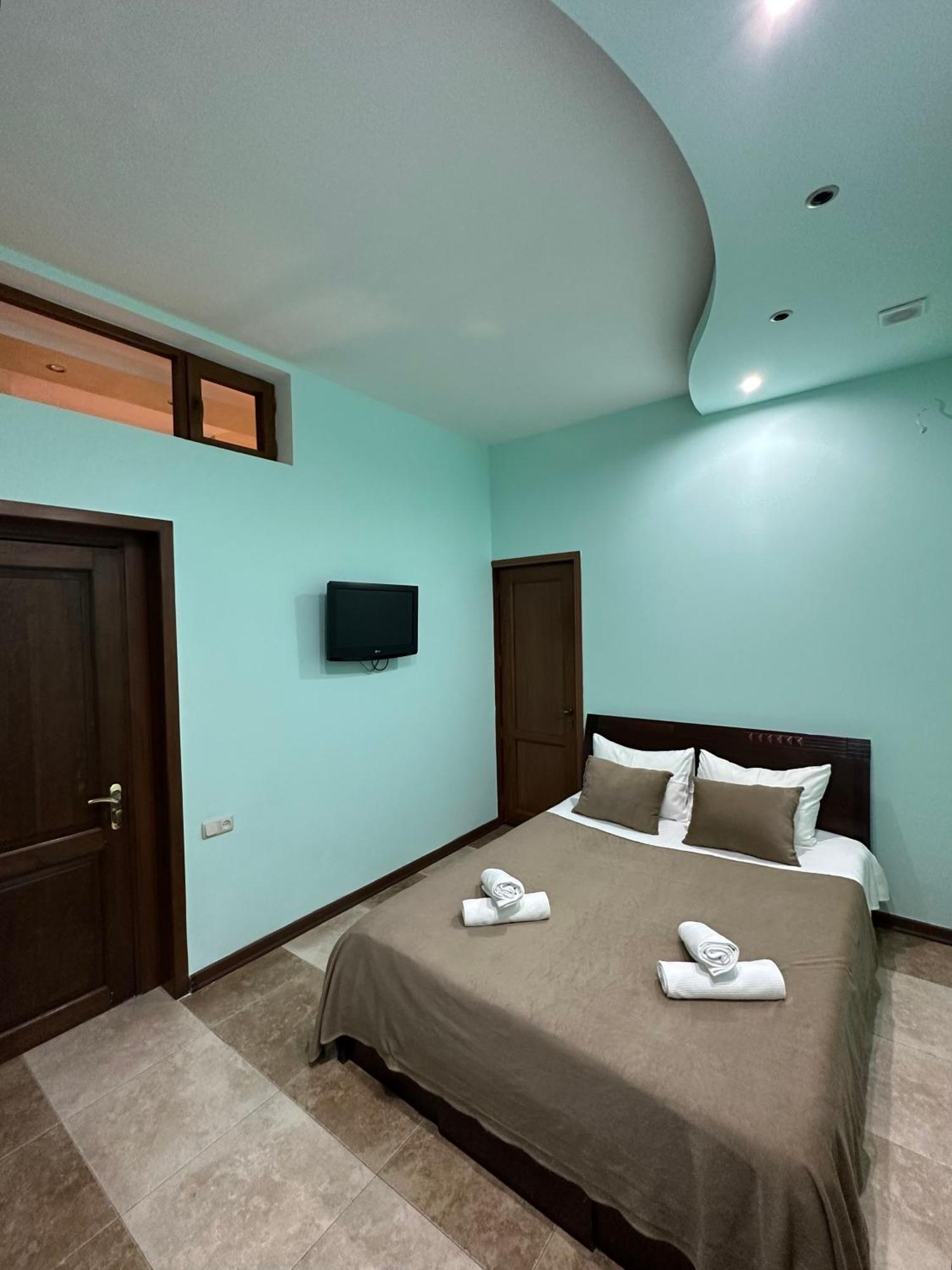 Royal Plus Hotel Yerevan Exterior photo