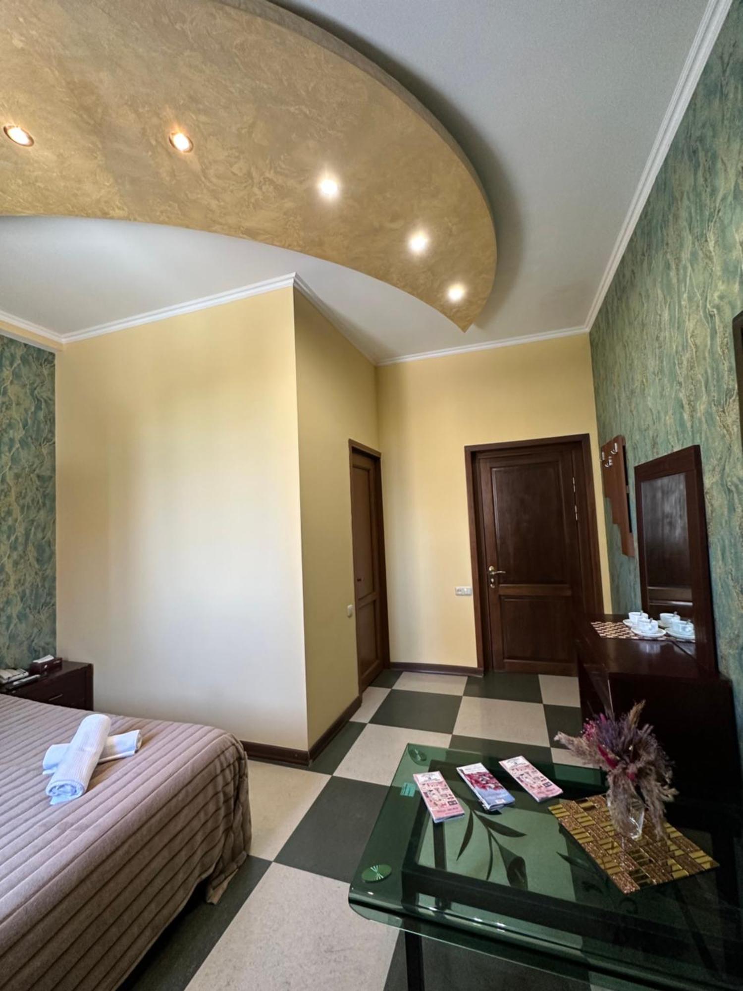 Royal Plus Hotel Yerevan Exterior photo